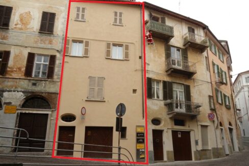Mondovì Piazza Maggiore vicinanze porzione di casa con box auto