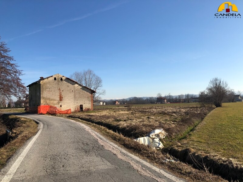Rustico libero 4 lati con terreno