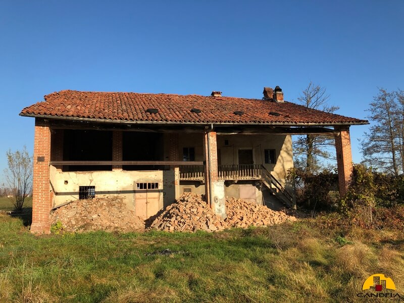 Rustico libero 4 lati con terreno