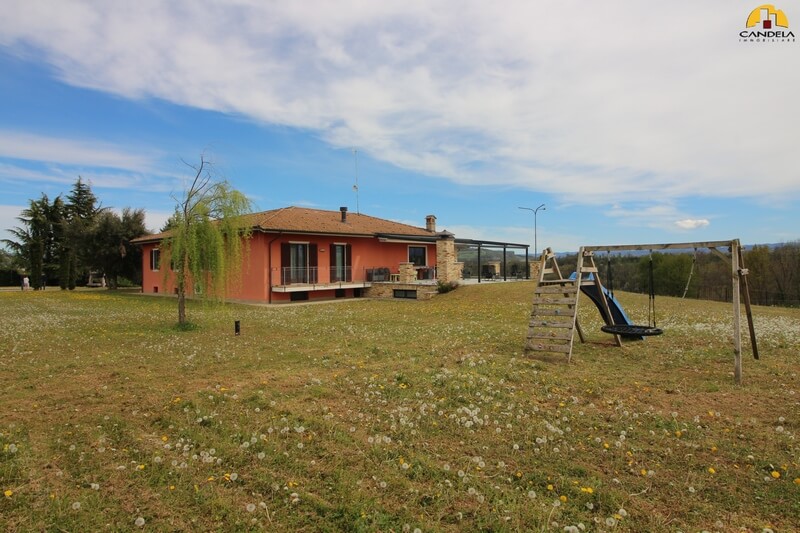 Carrù signorile villa con parco