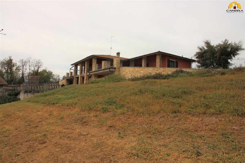 Carrù signorile villa con parco