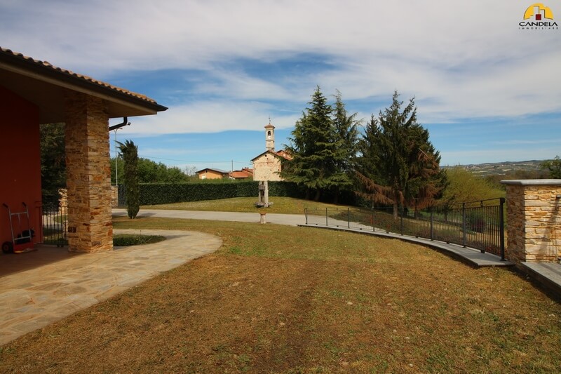 Carrù signorile villa con parco
