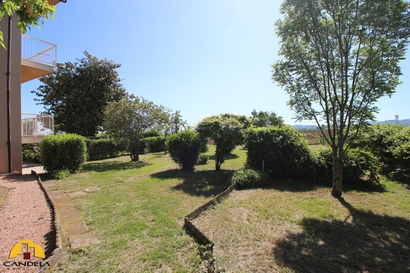 Mondovì periferia appartamento in bifamiliare con giardino