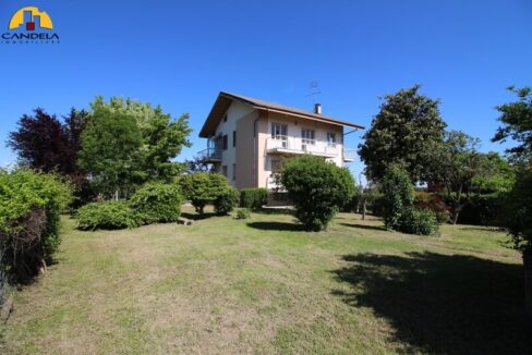 Mondovì periferia appartamento in bifamiliare con giardino