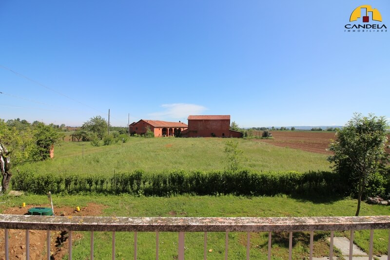 Mondovì periferia appartamento in bifamiliare con giardino