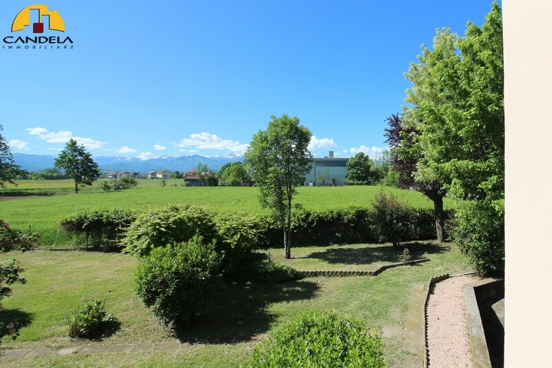 Mondovì periferia appartamento in bifamiliare con giardino