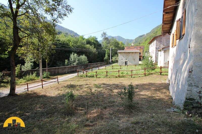 Frabosa Sottana frazione Miroglio casetta con giardino