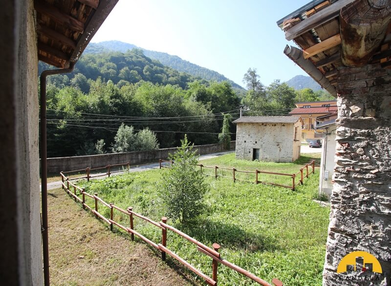 Frabosa Sottana frazione Miroglio casetta con giardino