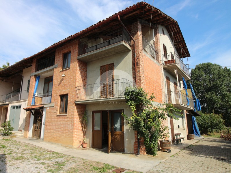 Villanova Mondovì casa indipendente 3 lati con giardino