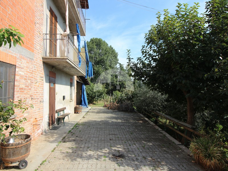 Villanova Mondovì casa indipendente 3 lati con giardino