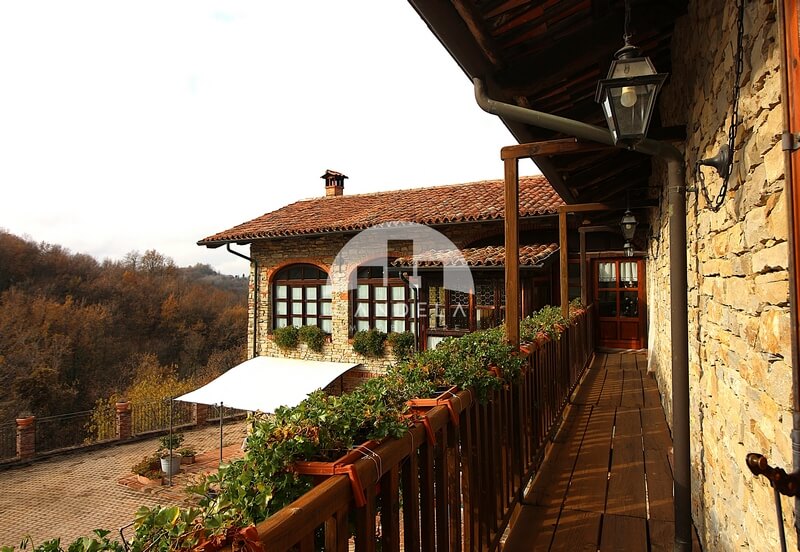 AGRITURISMO STORICO IN PIETRA DI LANGA