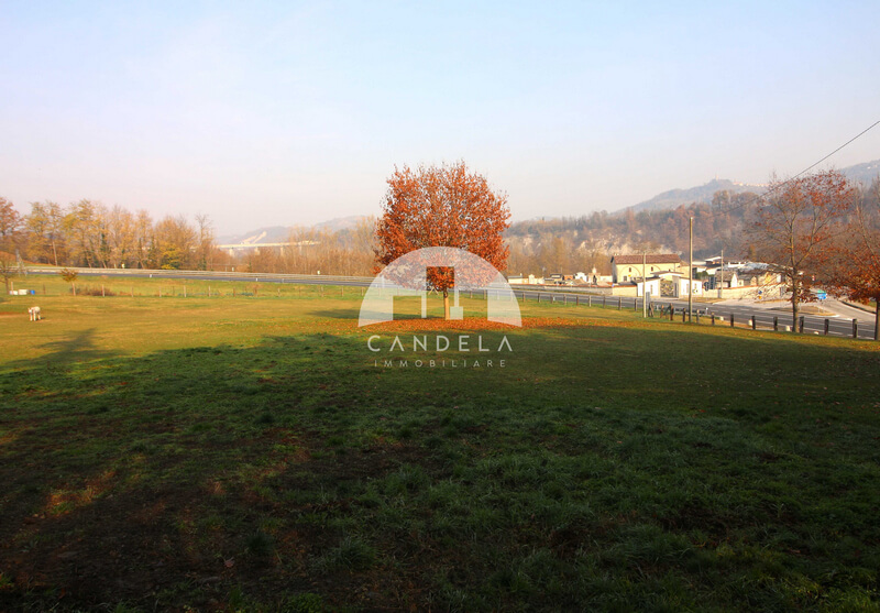 Esclusiva Villa Indipendente a Lesegno con Parco di 9.000 mq