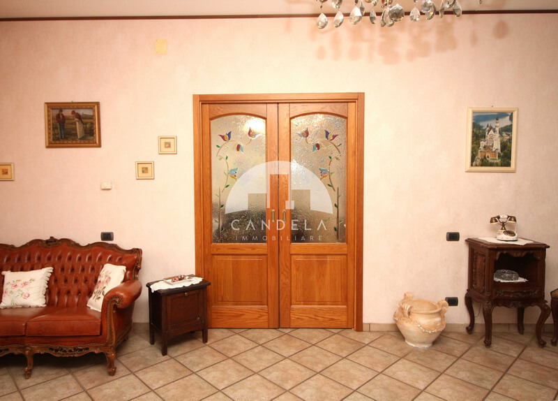 Esclusiva Villa Indipendente a Lesegno con Parco di 9.000 mq