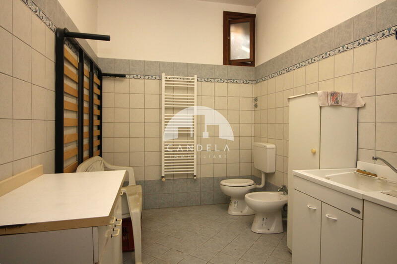 Esclusiva Villa Indipendente a Lesegno con Parco di 9.000 mq