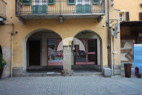 OCCASIONE UNICA: Locale Commerciale con Terrazzino