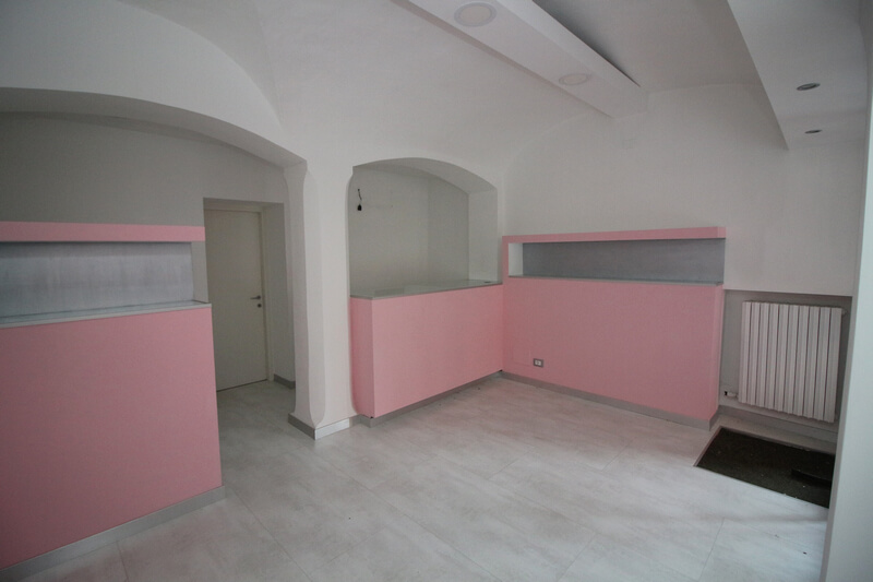 OCCASIONE UNICA: Locale Commerciale con Terrazzino