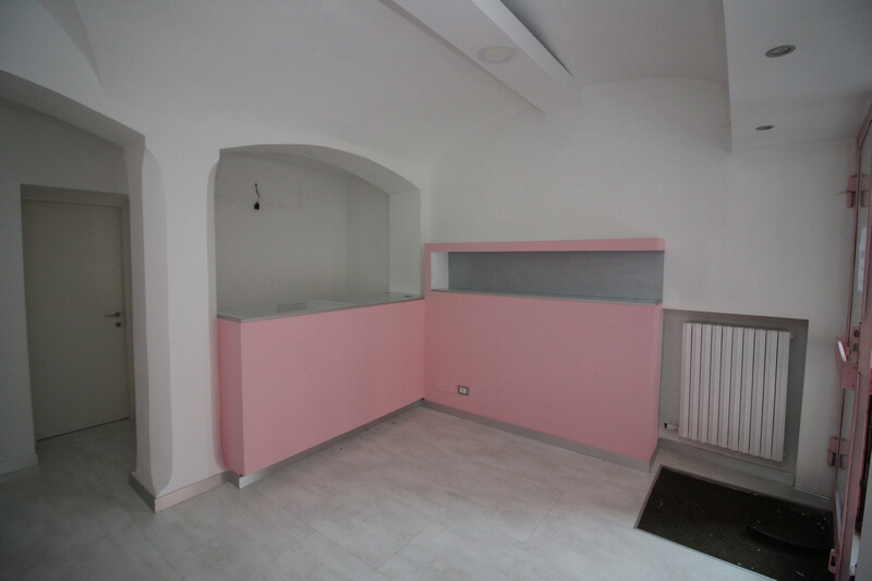 OCCASIONE UNICA: Locale Commerciale con Terrazzino