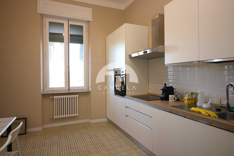 VILLA BIFAMILIARE RISTRUTTURATA CON 28.000 MQ TERRENO