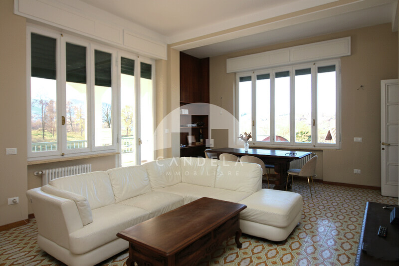 VILLA BIFAMILIARE RISTRUTTURATA CON 28.000 MQ TERRENO