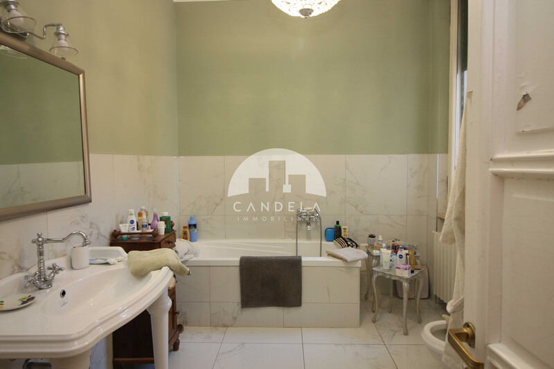 VILLA BIFAMILIARE RISTRUTTURATA CON 28.000 MQ TERRENO