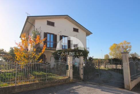 Villetta Indipendente con Giardino a Magliano Alpi