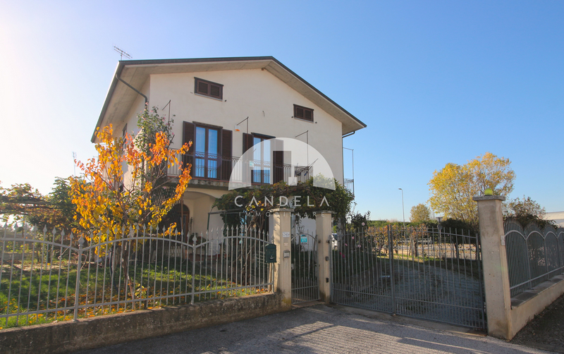 Villetta Indipendente con Giardino a Magliano Alpi