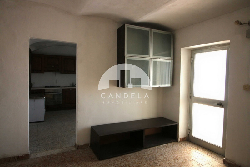 Affascinante Casa Indipendente con Terreno a Farigliano