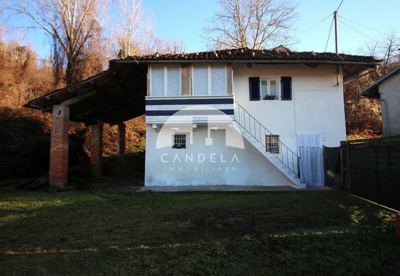 Affascinante Casa Indipendente con Terreno a Farigliano