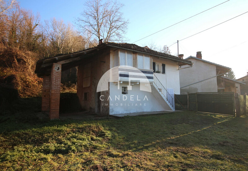 Affascinante Casa Indipendente con Terreno a Farigliano