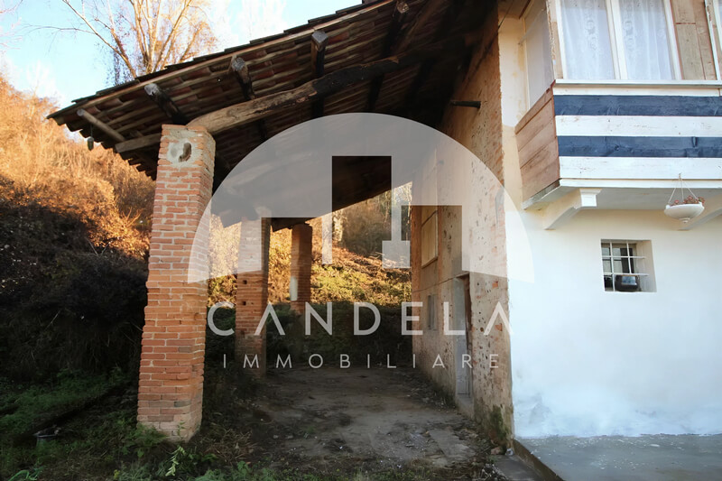Affascinante Casa Indipendente con Terreno a Farigliano