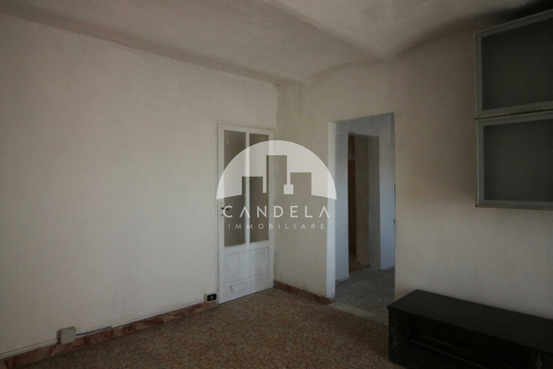Affascinante Casa Indipendente con Terreno a Farigliano