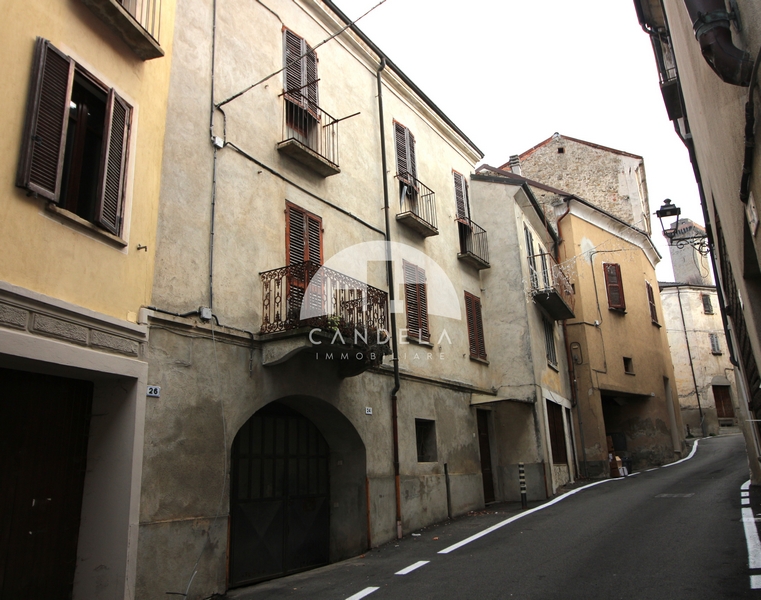 CENTRO STORICO MURAZZANO: Ampia Porzione di Casa