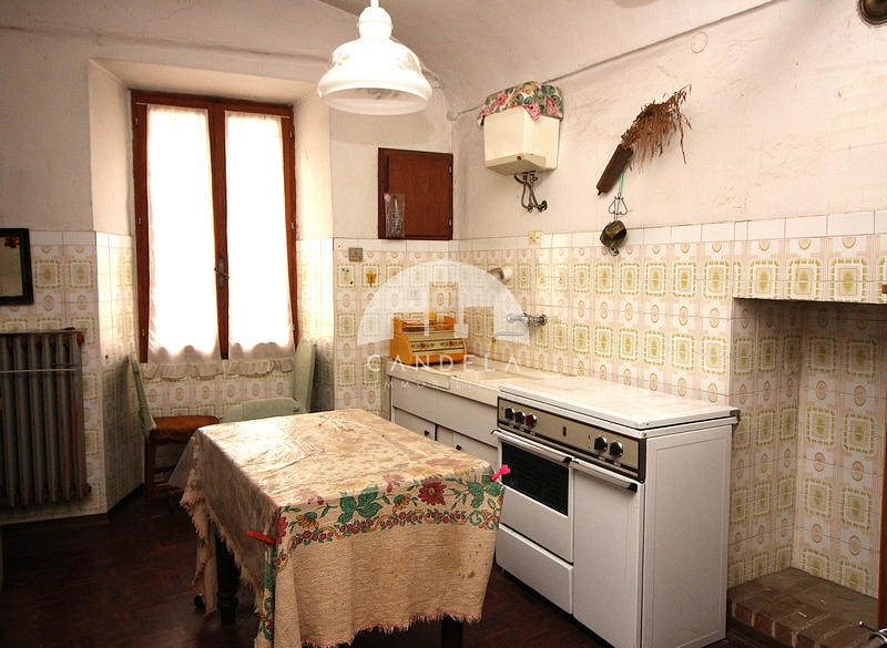 CENTRO STORICO MURAZZANO: Ampia Porzione di Casa