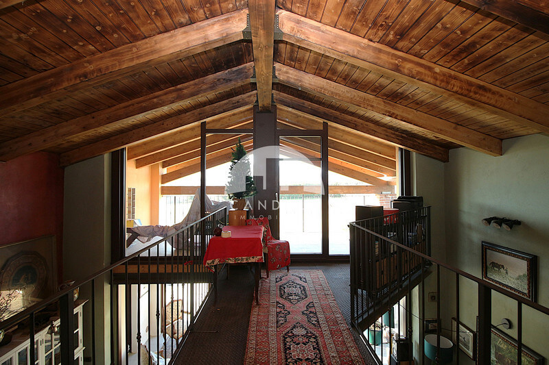Esclusiva Villa Indipendente con Piscina