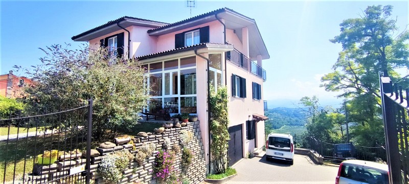 Vista Monviso e Cuore dell'Alta Langa: Villa in Murazzano