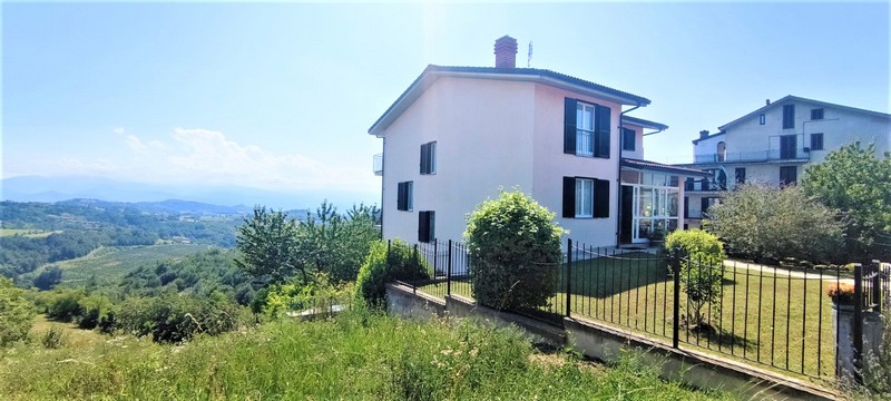 Vista Monviso e Cuore dell'Alta Langa: Villa in Murazzano
