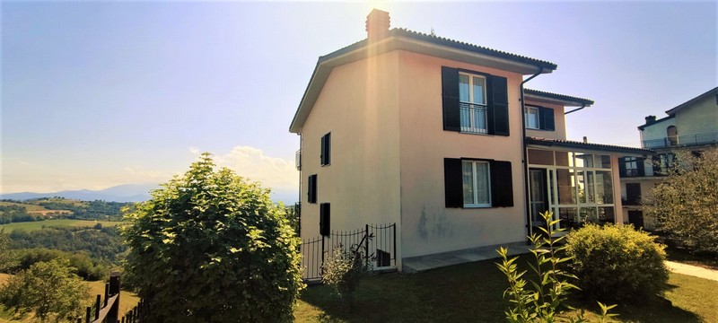 Vista Monviso e Cuore dell'Alta Langa: Villa in Murazzano