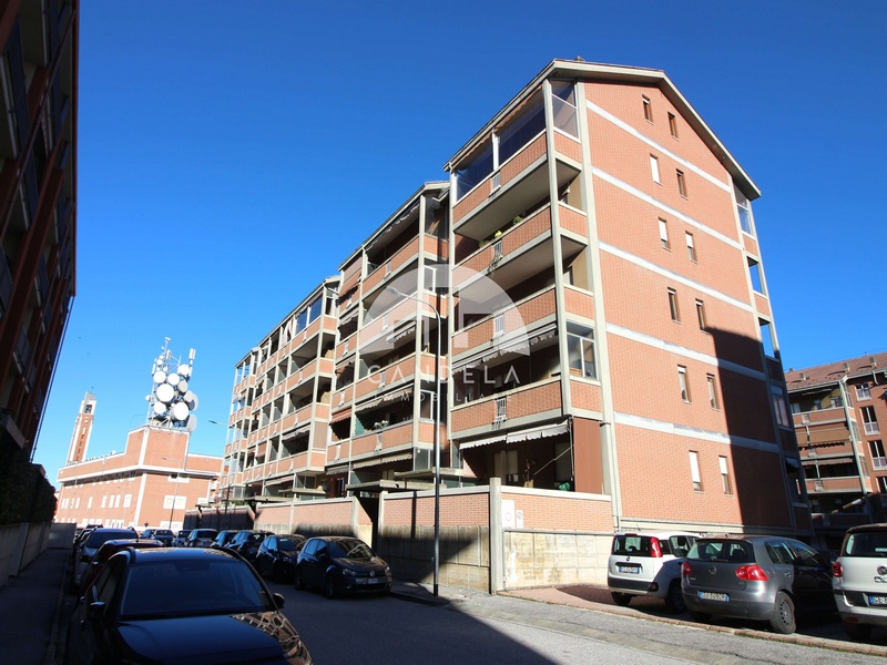 Ampio Quadrilocale con Terrazzi e doppi Box