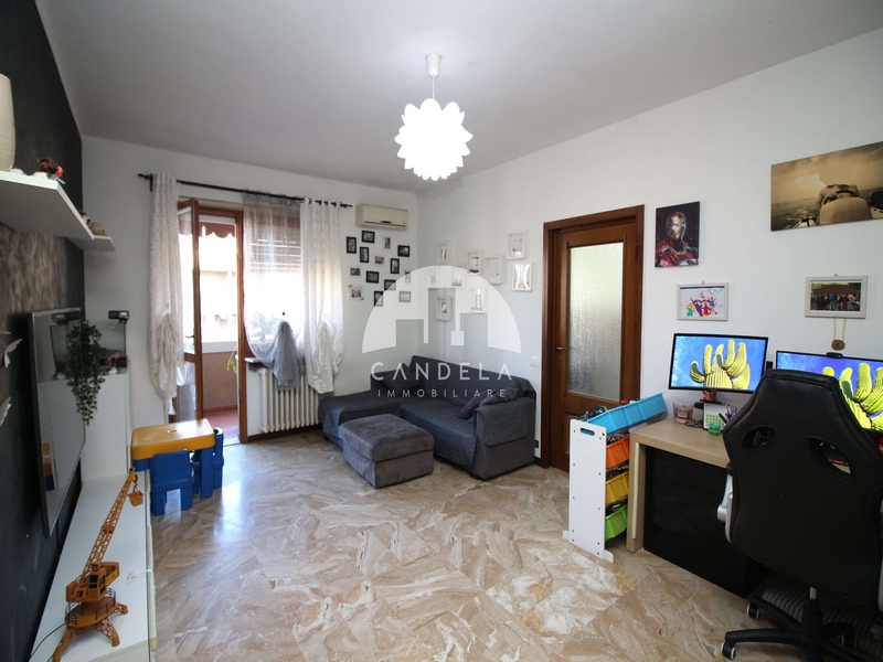 Ampio Quadrilocale con Terrazzi e doppi Box