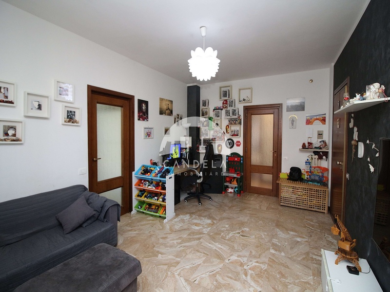 Ampio Quadrilocale con Terrazzi e doppi Box