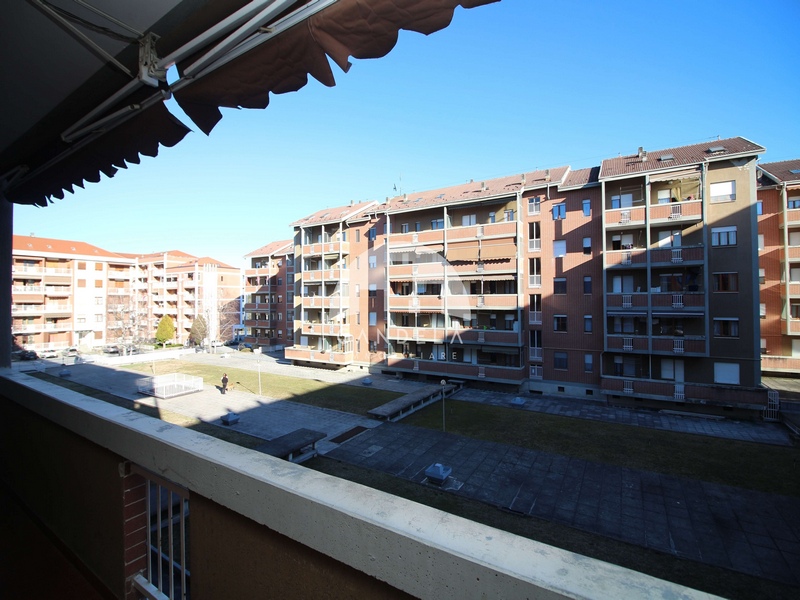 Ampio Quadrilocale con Terrazzi e doppi Box