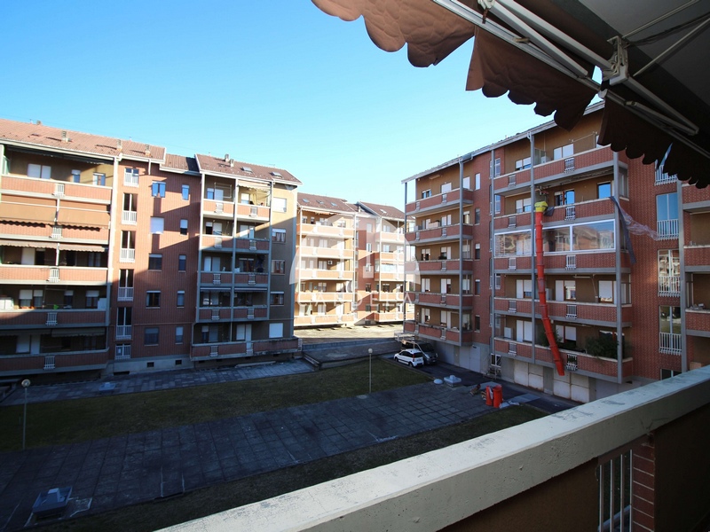 Ampio Quadrilocale con Terrazzi e doppi Box