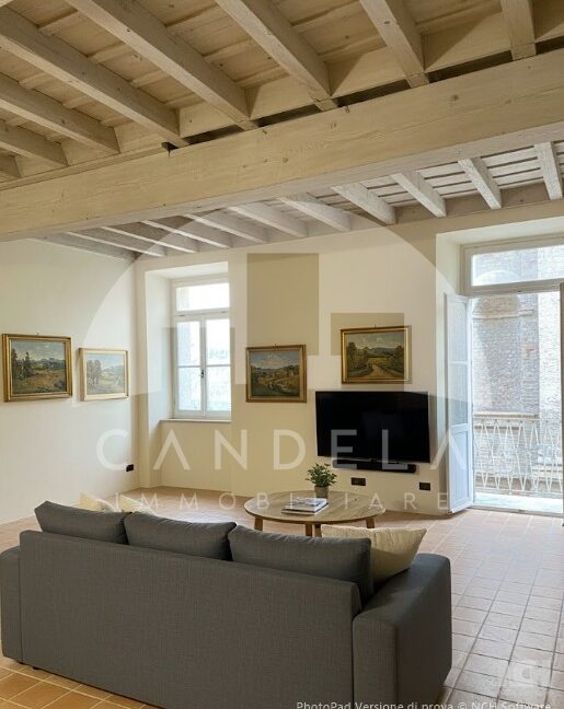 Mondovì Piazza Ampio Quadrilocale con balcone.