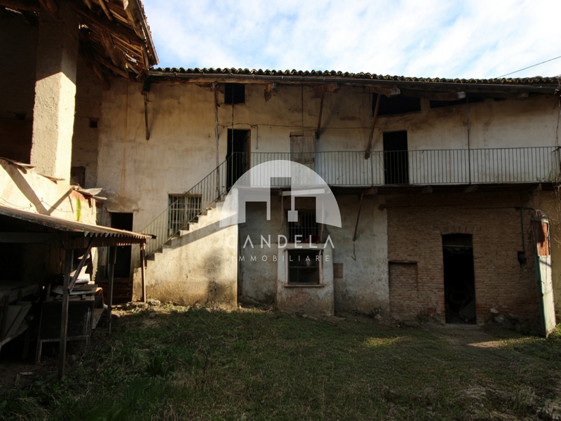 Il Fascino Autentico delle Langhe: Rustico Panoramico a Dogliani.