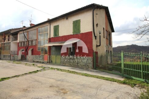 Ampio Fabbricato in campagna con giardino