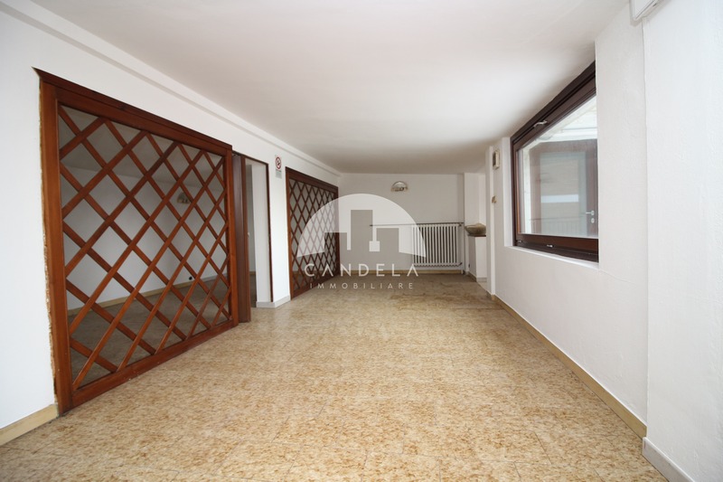 LOCALE COMMERCIALE PANORAMICO IDEALE PER BAR/RISTORANTE