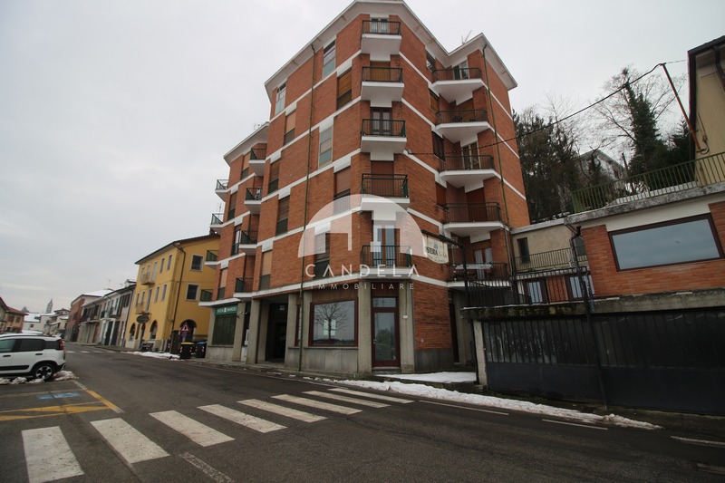 LOCALE COMMERCIALE PANORAMICO IDEALE PER BAR/RISTORANTE