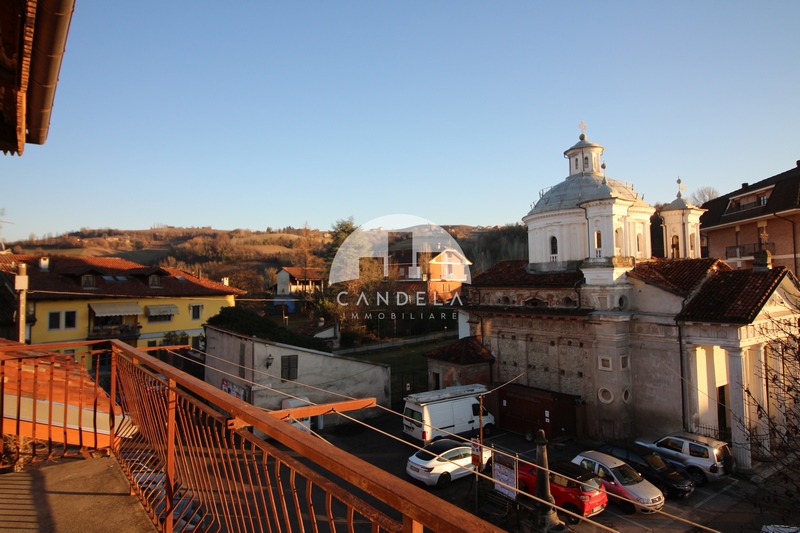 Ampio Terratetto Storico nel Cuore di Dogliani Castello