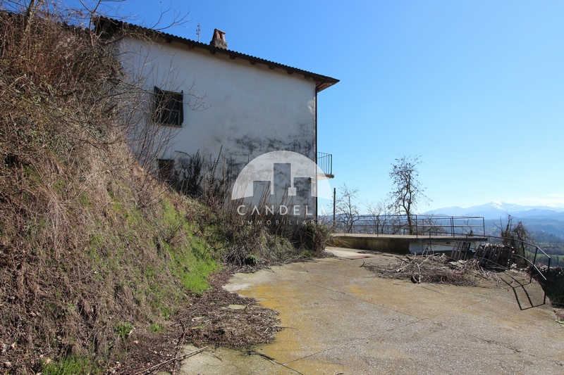 Alta Langa: Casa Indipendente con Vista Colline e Monti