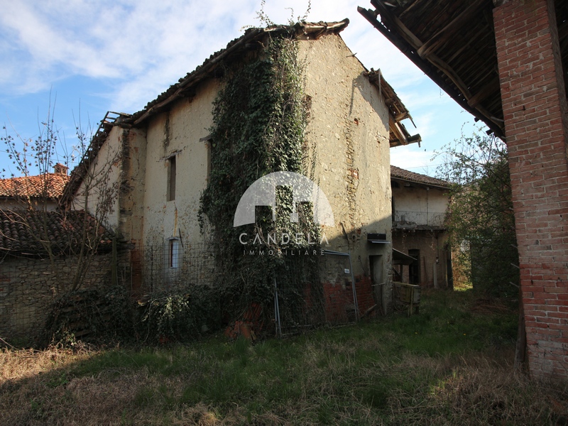 Il Fascino Autentico delle Langhe: Rustico Panoramico a Dogliani.